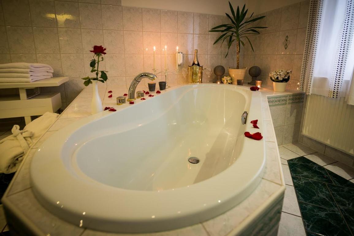 Romantik Hotel Zum Lindengarten Курорт Йонсдорф Экстерьер фото